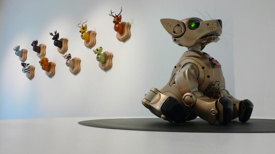 installations tackle the issue of Man/animal/robot relations
